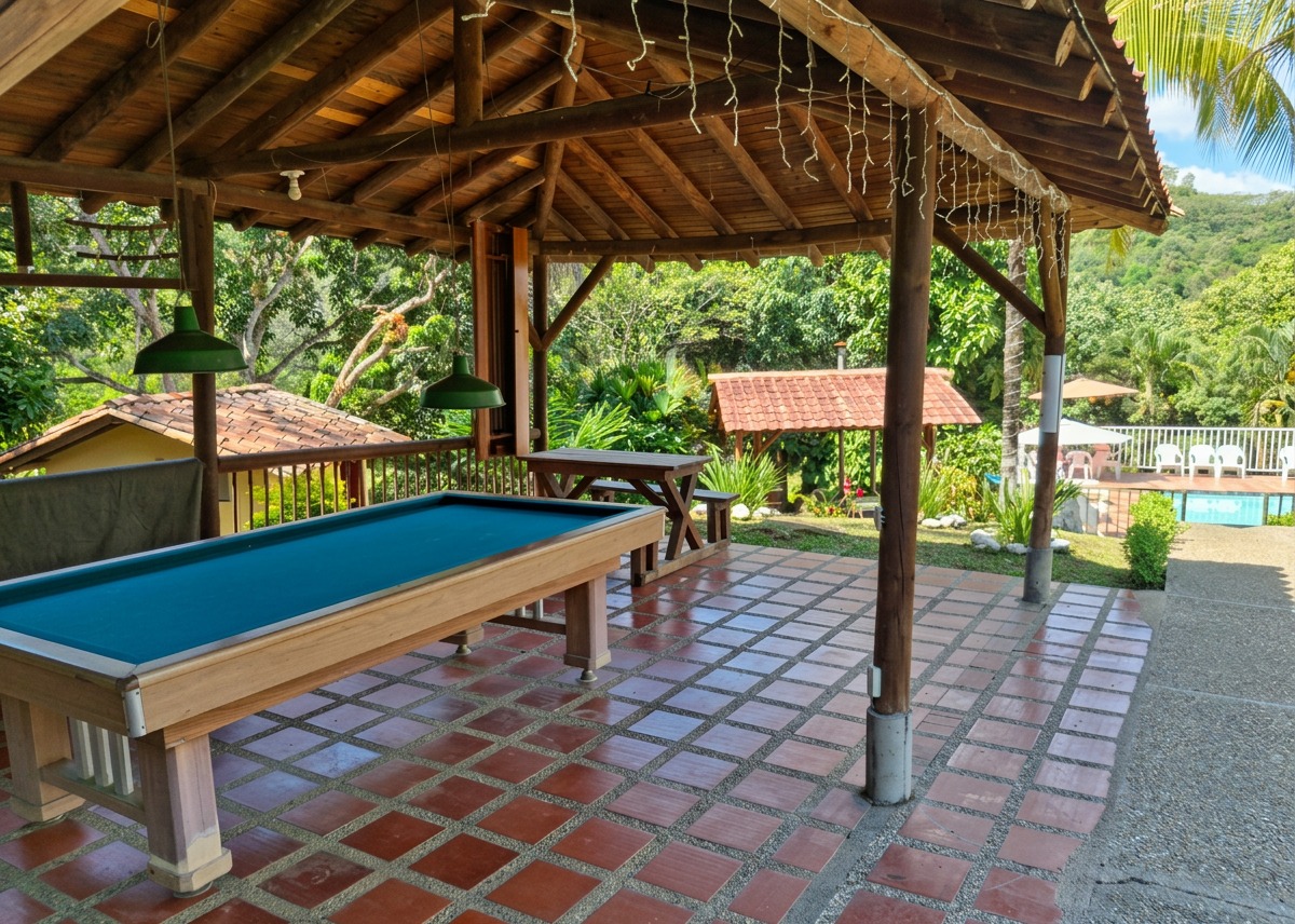 Kiosco social con mesa de billar