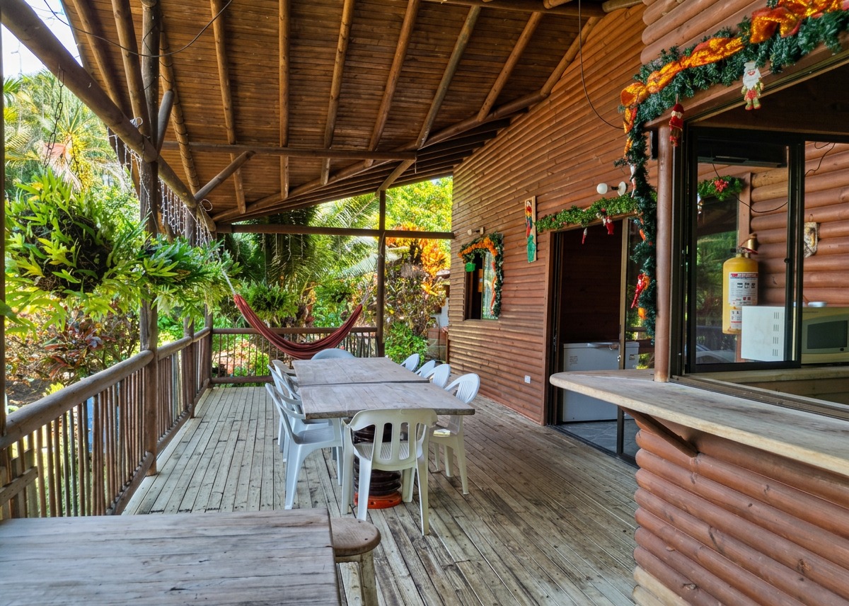 Terraza de comedor con hamaca