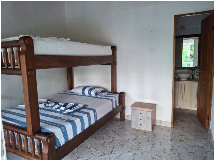 Habitación con camarote y baño privado
