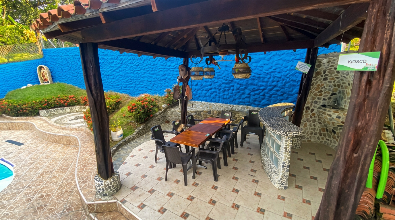Kiosco con zona BBQ y comedor